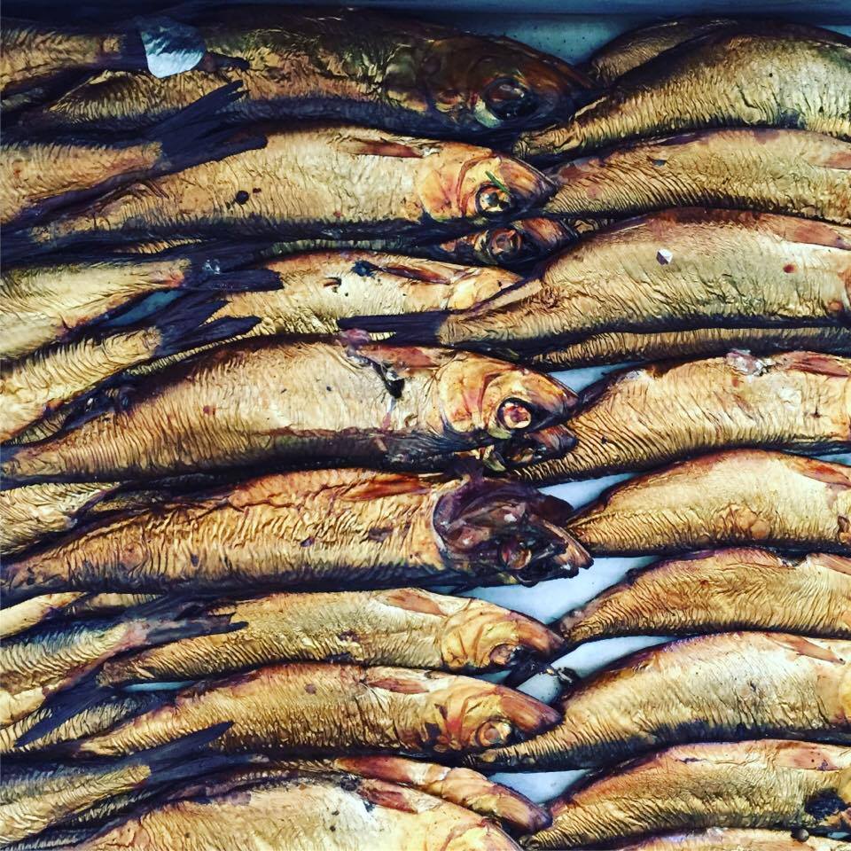 ryby, Szwecja, co robić w Szwecji, co jeść w Szwecji, Bonan, śledzie wędzone dymem świerkowym