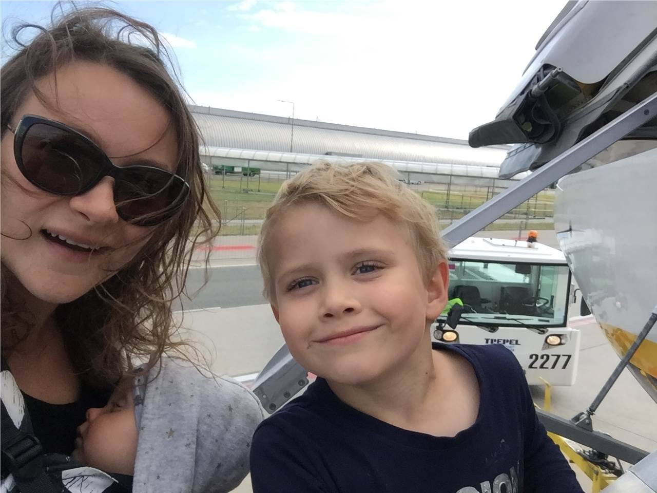 podróże na własną rękę, jak podróżować samodzielnie, samodzielne podróże, jak samemu zorganizować podróż, lotnisko, podróże z dziećmi