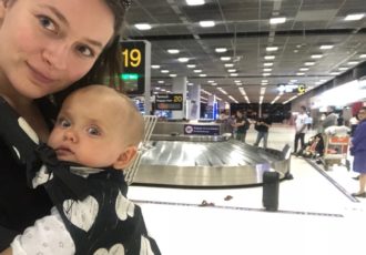 nosidło, jakie nosidło wybrać, Tula, nosidło w podróży, gadżety niezbędne w podróży z dzieckiem, jak nosić dziecko w podróży