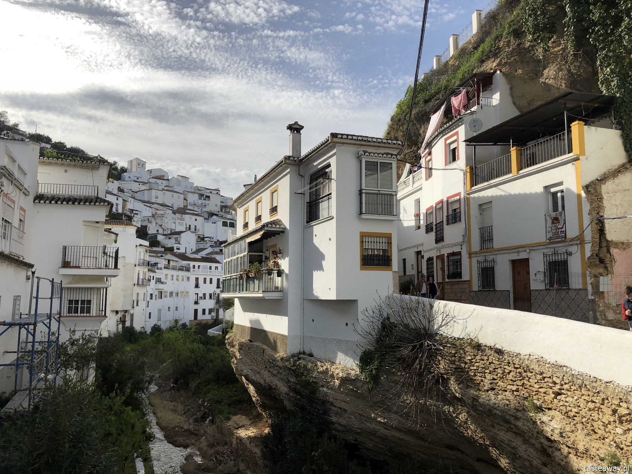 Andaluzja, najpiękniejsze miasteczka Andaluzji, pueblos blancos, co zobaczyć w Andaluzji, ruta de los pueblos blancos, Setenil de las Bodegas