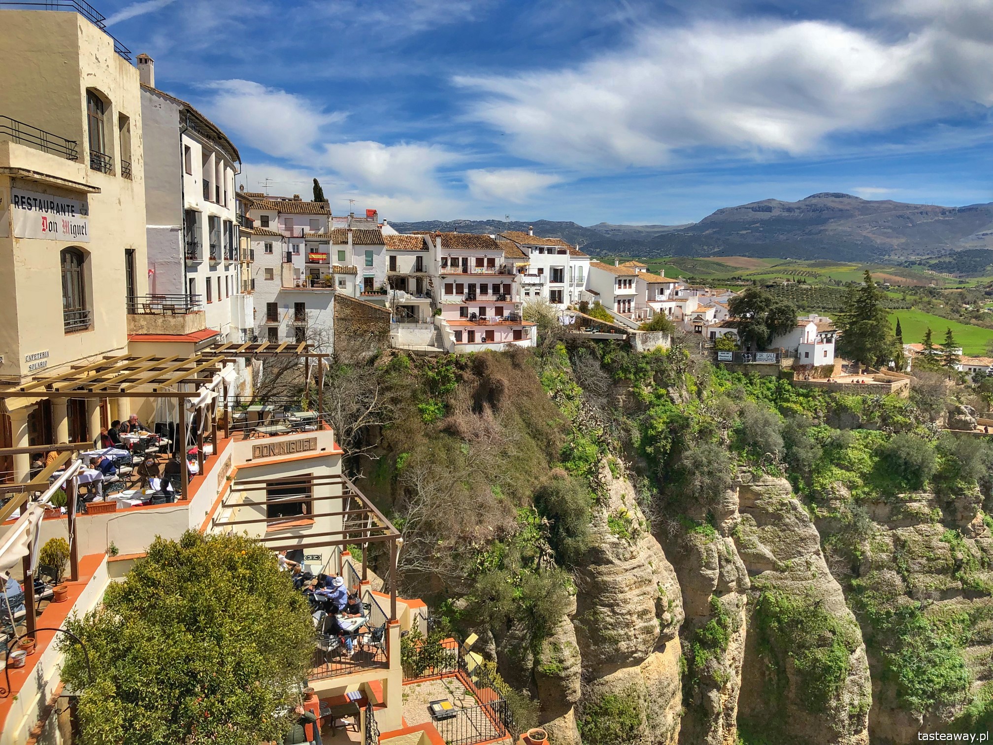 Andaluzja, Ronda, Hiszpania, co zobaczyć w Andaluzji, najpiękniejsze miejsca w Andaluzji, Carrera Espinel, co zobaczyć w Rondzie, casas colgadas
