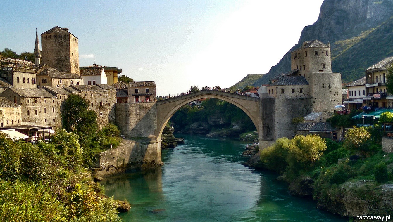 gdzie pojechać jesienią, najlepsze kierunki na jesień, podróże jesienią, podróże z dzieckiem, Bałkany jesienią, Bośnia i Hercegowina, Mostar