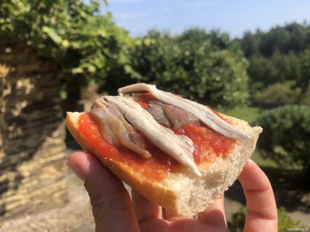 co jeść w Hiszpanii, pan con tomate, boquerones, anchois