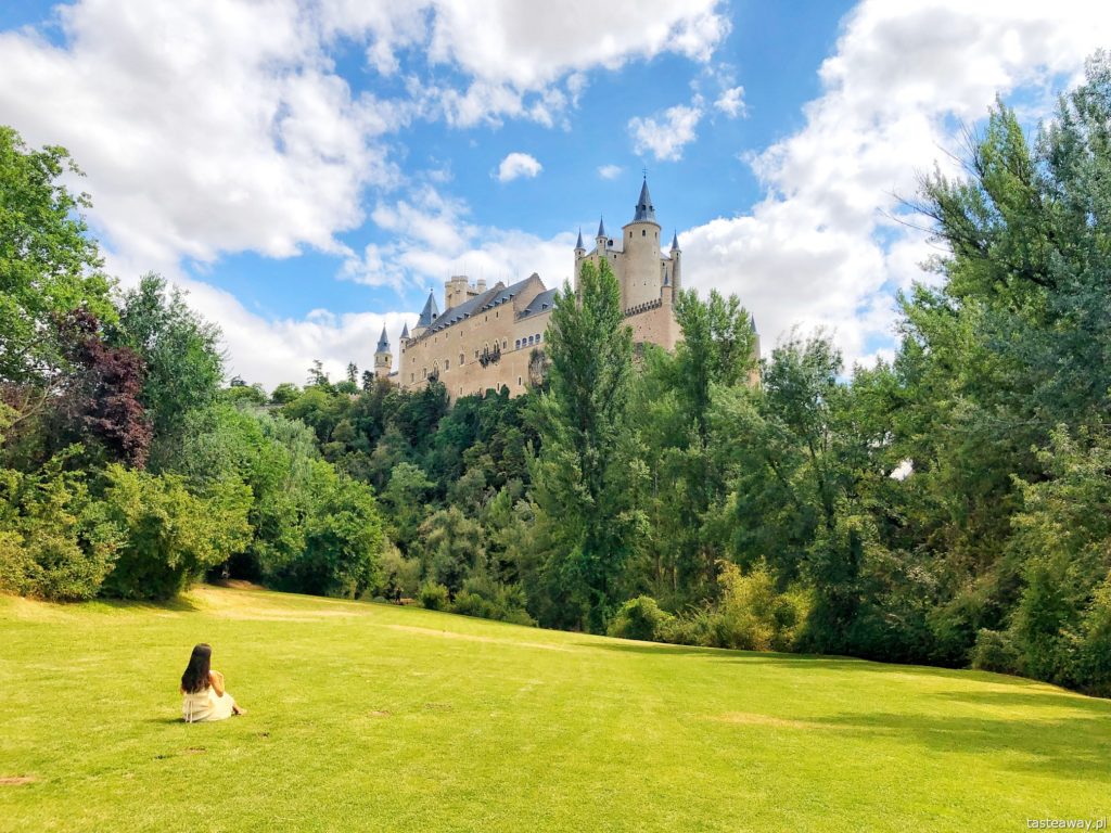 Segovia, Segovia w kilka godzin, 1 dzień w Segovii, gdzie spać w Segovii, Hotel Candido, co zjeść w Segovii, cochinillo asado, Alkazar, Alkazar w Segovii