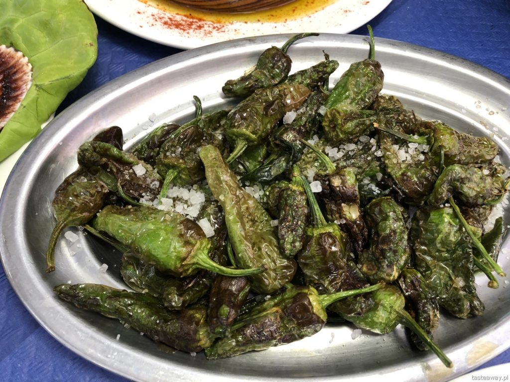 co jeść na północy Hiszpanii, co jeść w Asturias, co jeść w Galicji, mule, mejillones al vapor, kuchnia hiszpańska, tapas, owoce morza, pimientos de padron, tapas