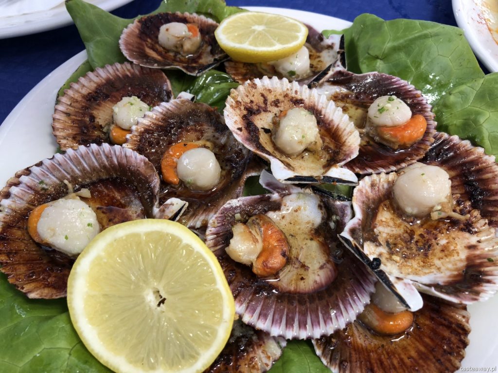 co jeść na północy Hiszpanii, co jeść w Asturias, co jeść w Galicji, mule, mejillones al vapor, kuchnia hiszpańska, tapas, owoce morza, zamburinas