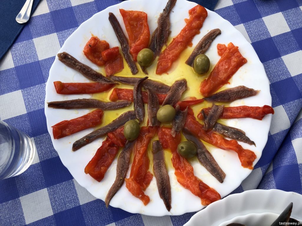 co jeść na północy Hiszpanii, co jeść w Asturias, co jeść w Galicji, mule, mejillones al vapor, kuchnia hiszpańska, tapas, owoce morza, anchoas, anchois