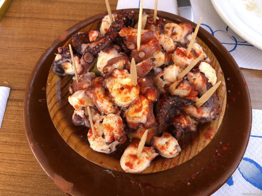 co jeść na północy Hiszpanii, co jeść w Asturias, co jeść w Galicji, mule, mejillones al vapor, kuchnia hiszpańska, tapas, owoce morza, ośmiornica, pulpo a la gallega