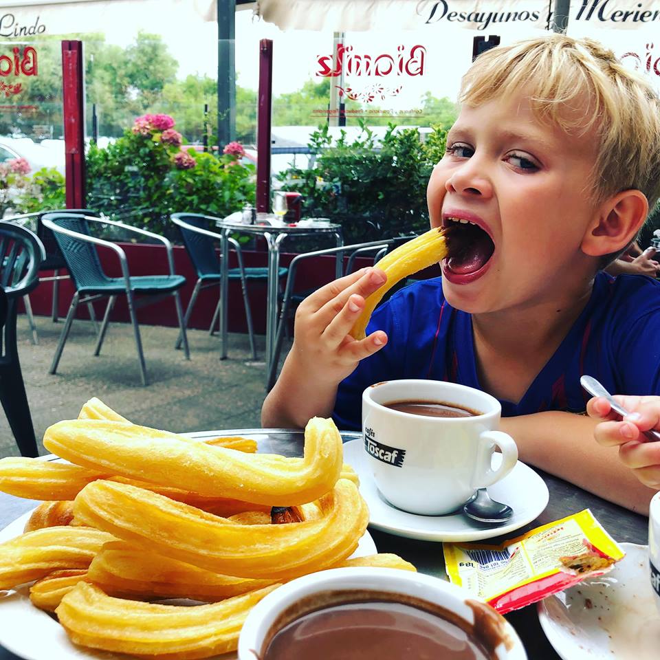 co jeść na północy Hiszpanii, co jeść w Asturias, co jeść w Galicji, mule, mejillones al vapor, kuchnia hiszpańska, tapas, owoce morza, churros con chocolate