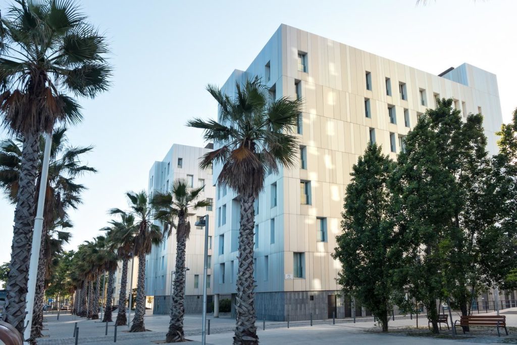 LUgaris-beach-budynki