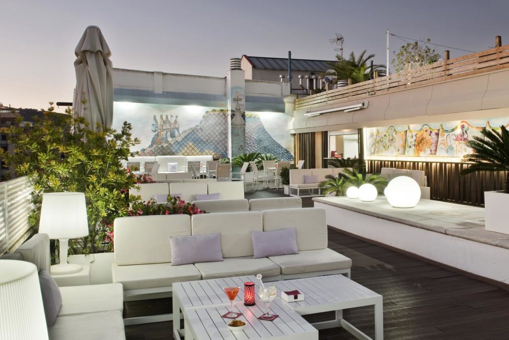 NH-collection-barcelona-podium-bar-na-dachu