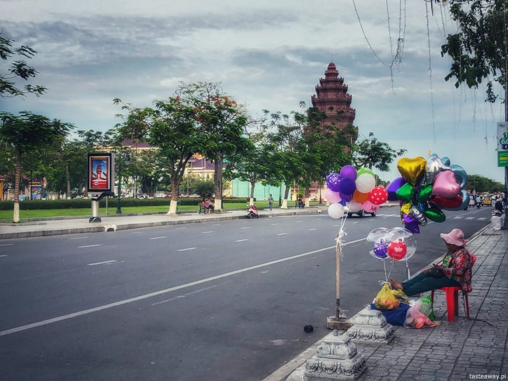 independence-monument-phnom-penh