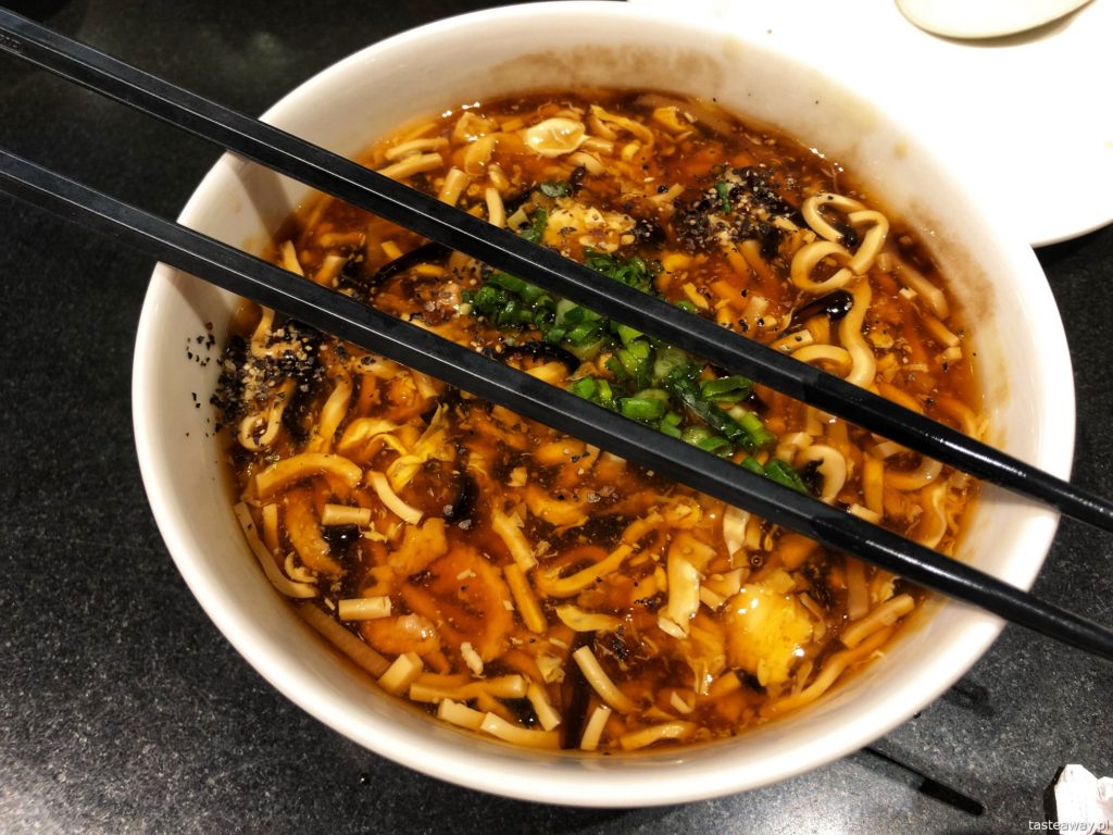 zupa ostro-kwaśna-din tai-fung-singapur
