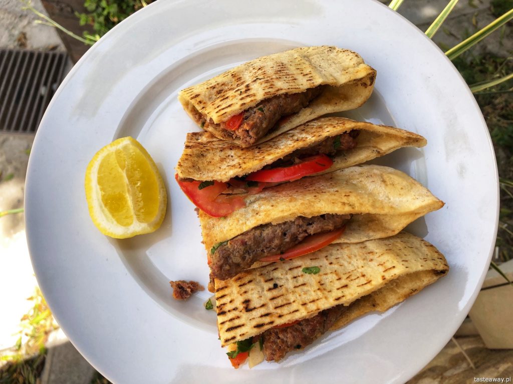 shish kofte_NIkozja_najlepsze jedzenie