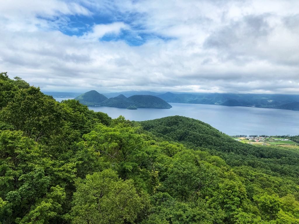 Hokkaido-lake-Toya
