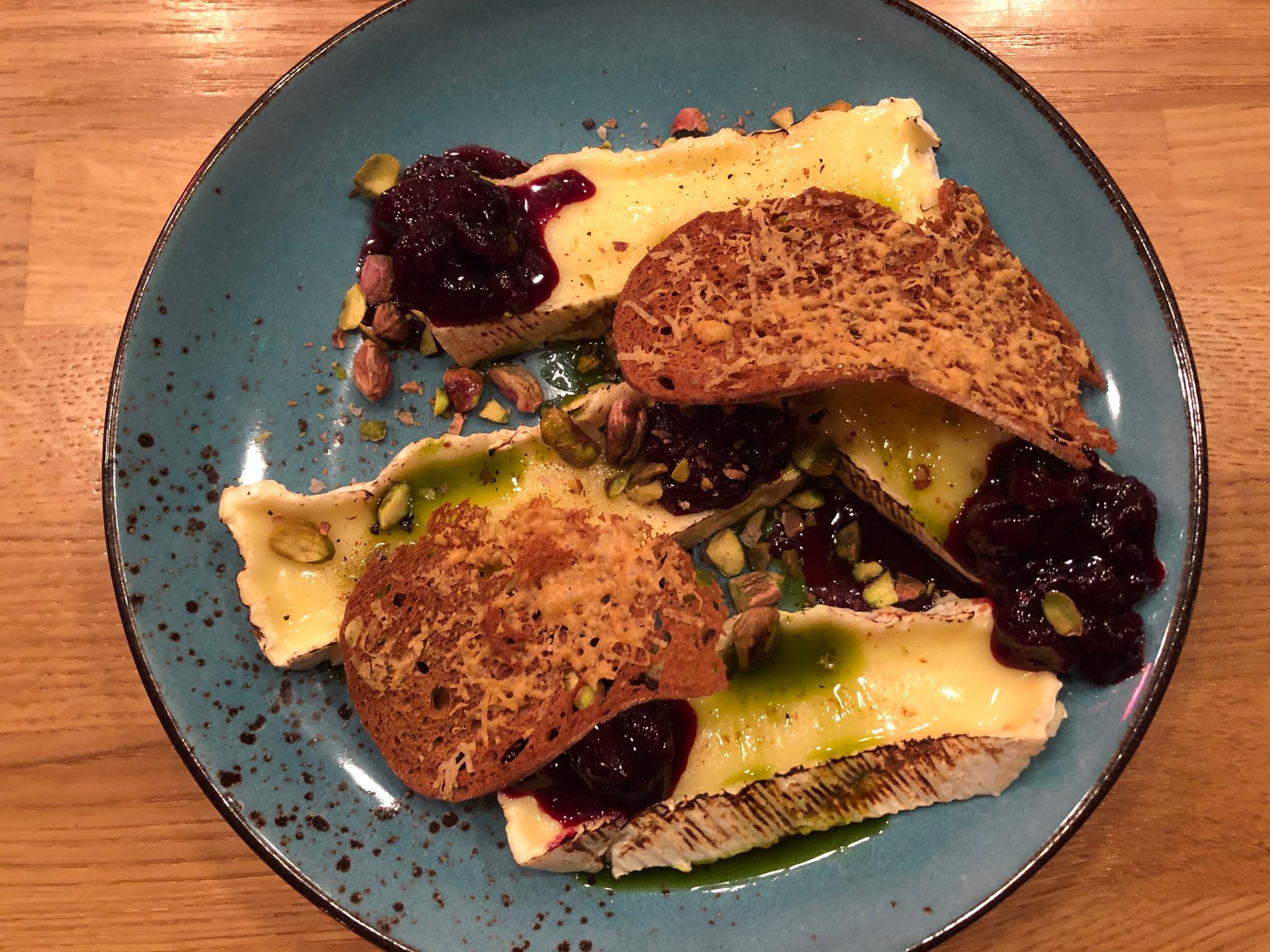 winebar_probiernia_opalany camembert