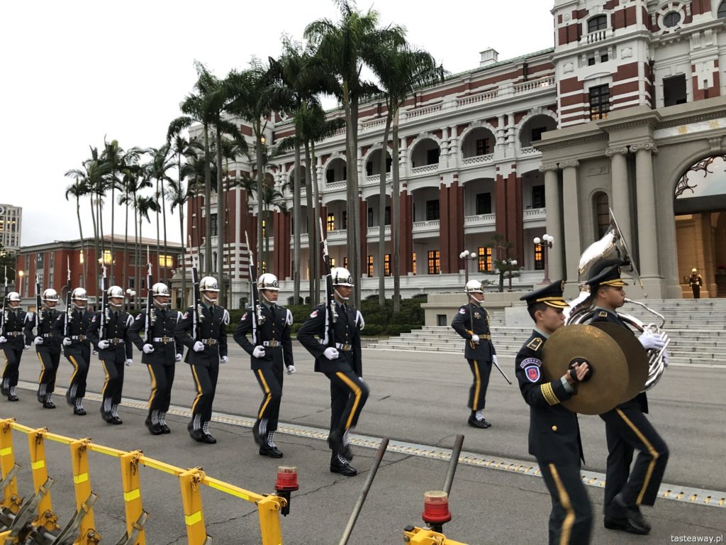 ceremonia opuszczania flagi państwowej