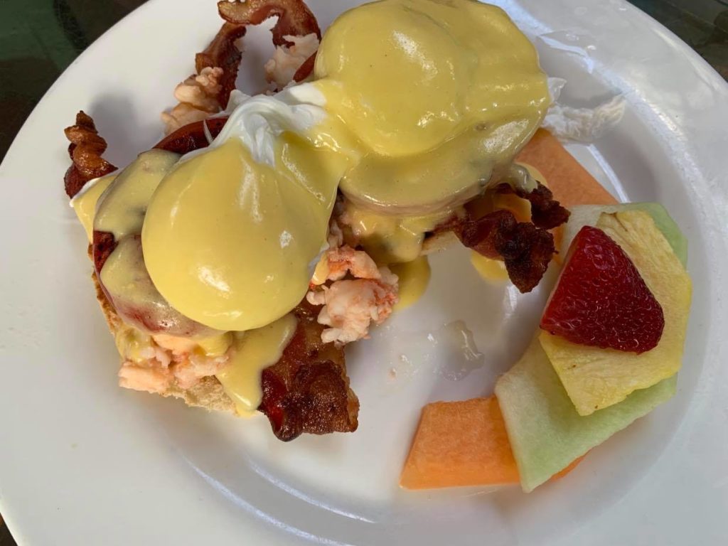 Eggs Benedict z homarem
