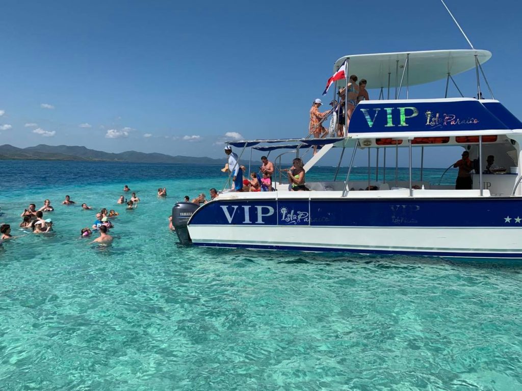 statkiem na Paradise Island