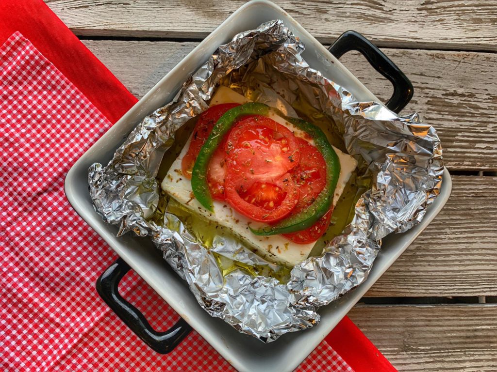 feta zapiekane z pomidorami i papryką