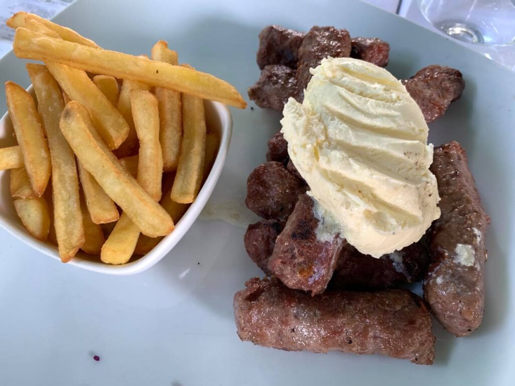 Frans_cevapcici z kajmakiem