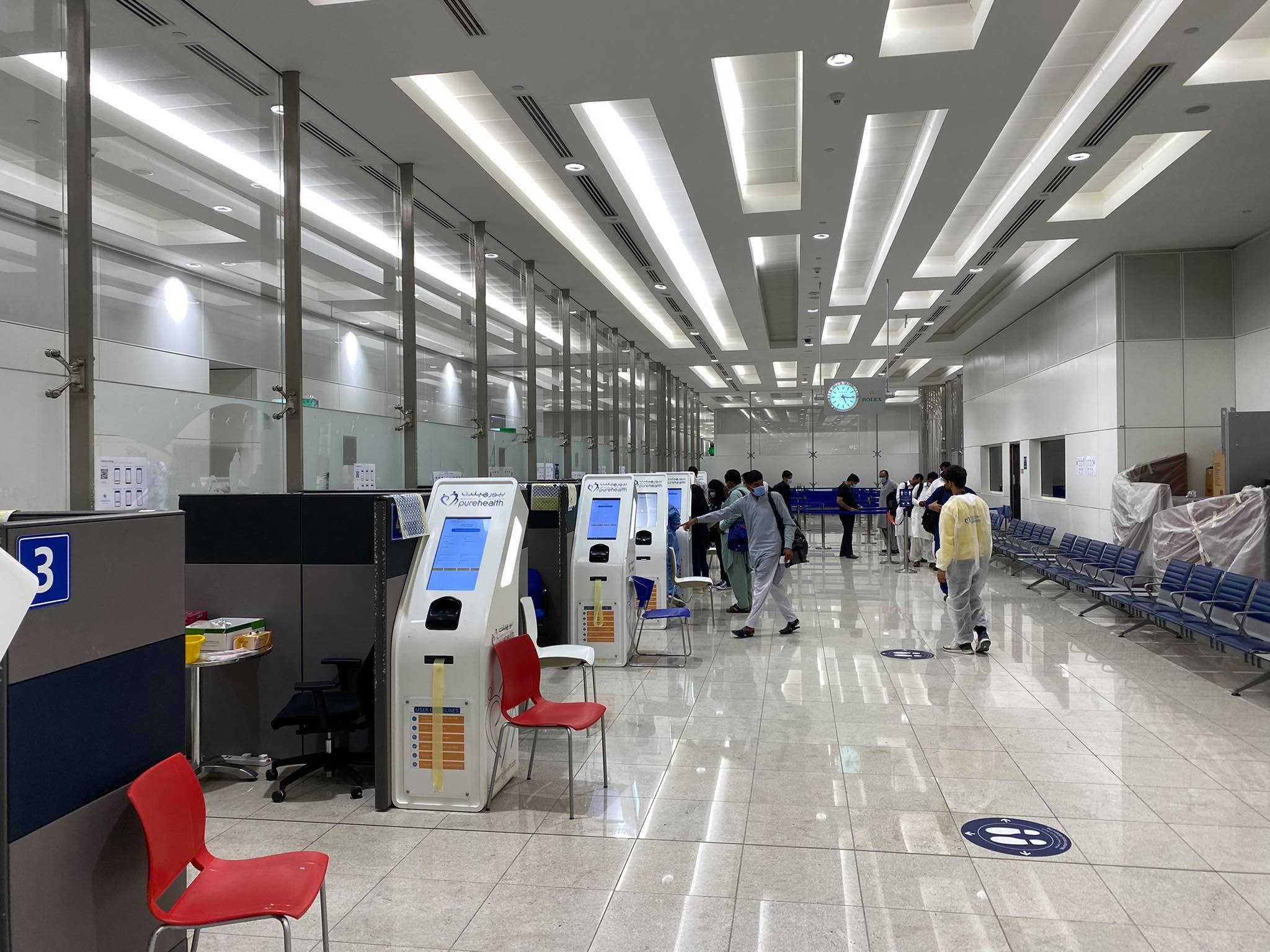 testy COVID na lotnisku w DUBAJU