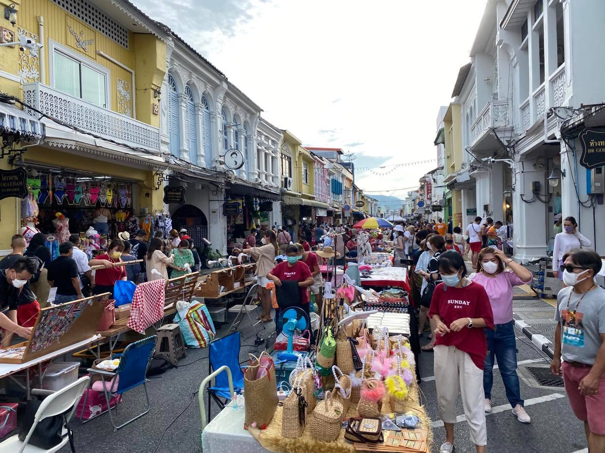 Sunday-Walking-Street_1