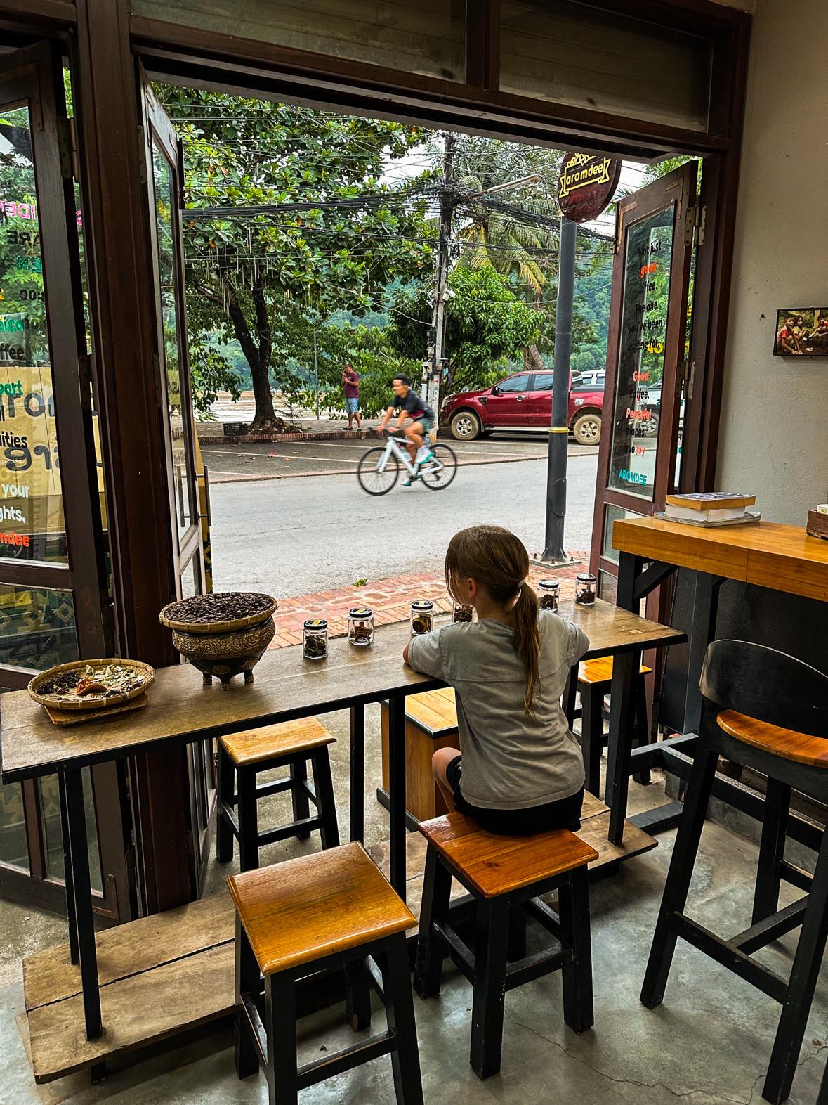 coffee hopping Luang prabang, gdzie na kawę w Luang Prabang, Aromdee, kawiarnie Luang Prabang