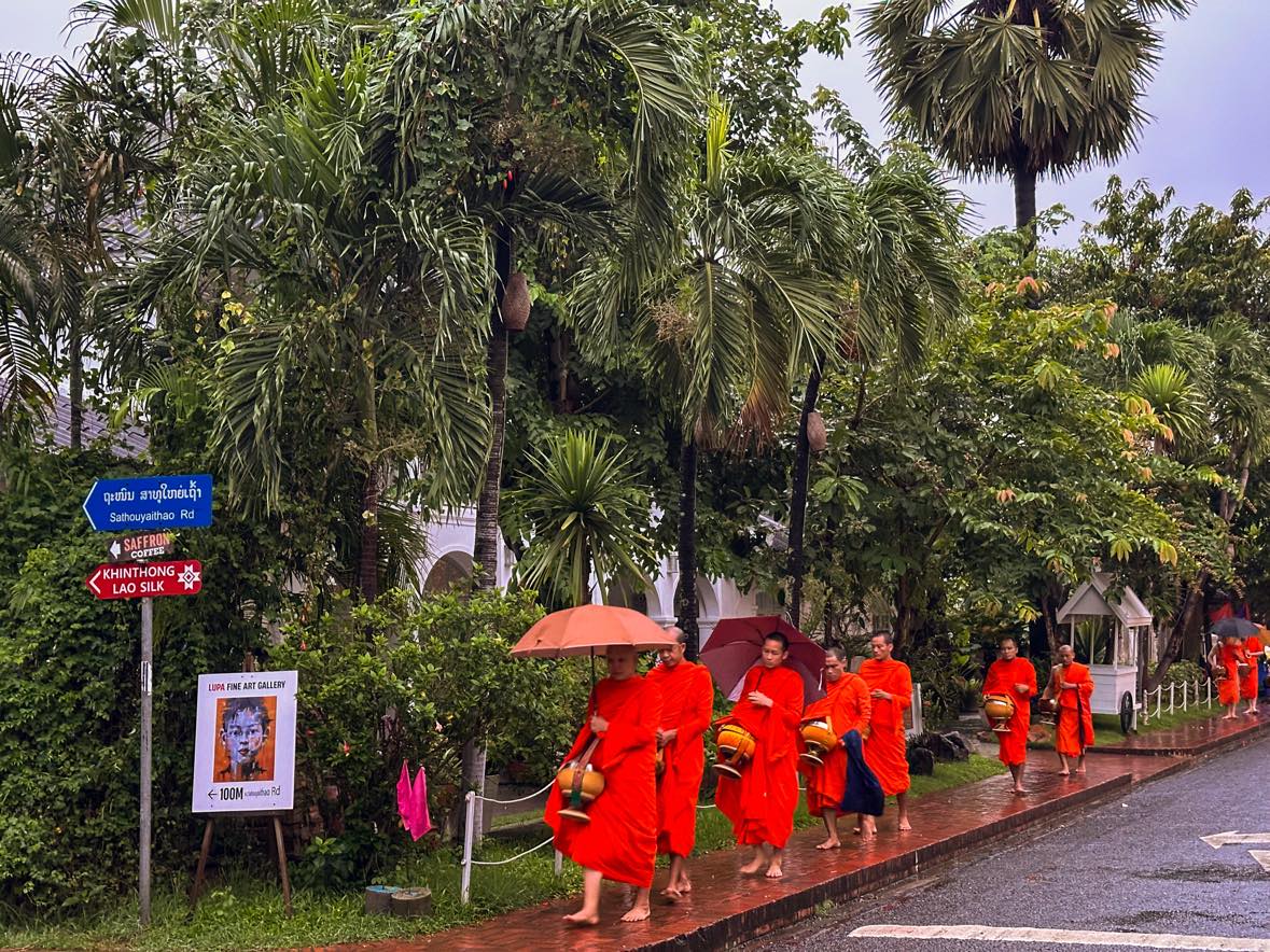 Tak Bat, Luang Prabang, Alms Giving